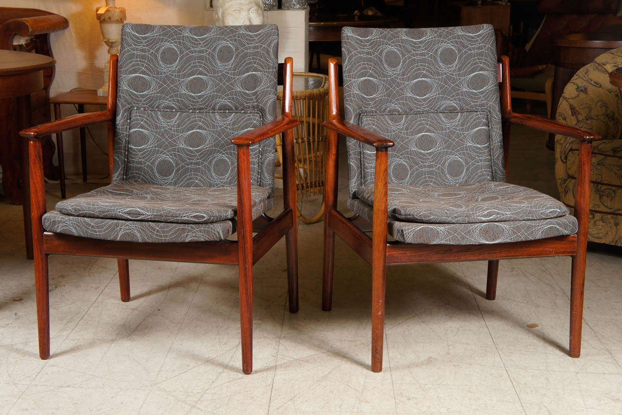 Mid-Century Modern Pair of Rosewood Armchairs by Arne Vodder