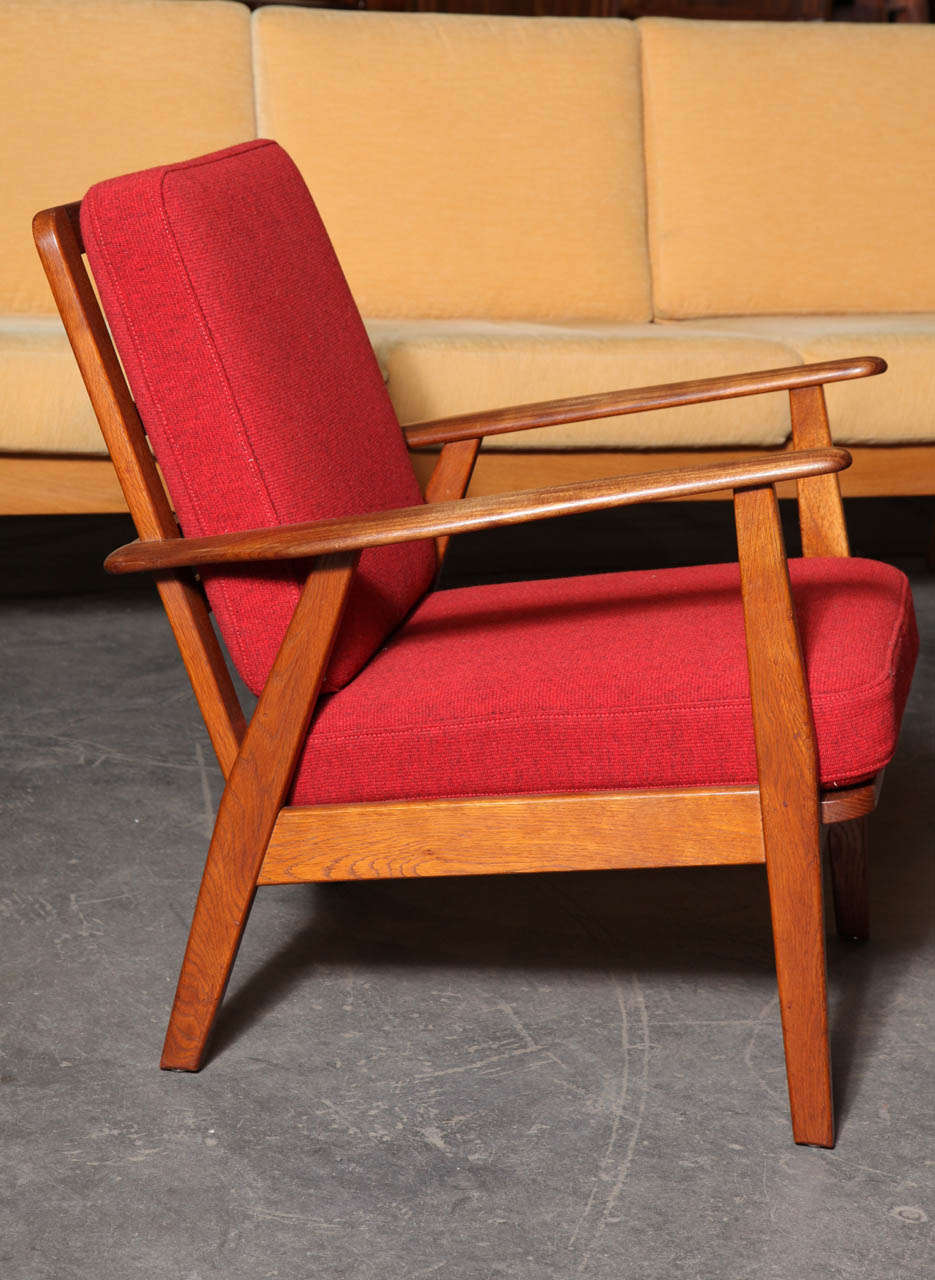Pair of Teak and Red Danish Modern Lounge Chairs In Excellent Condition In New York, NY