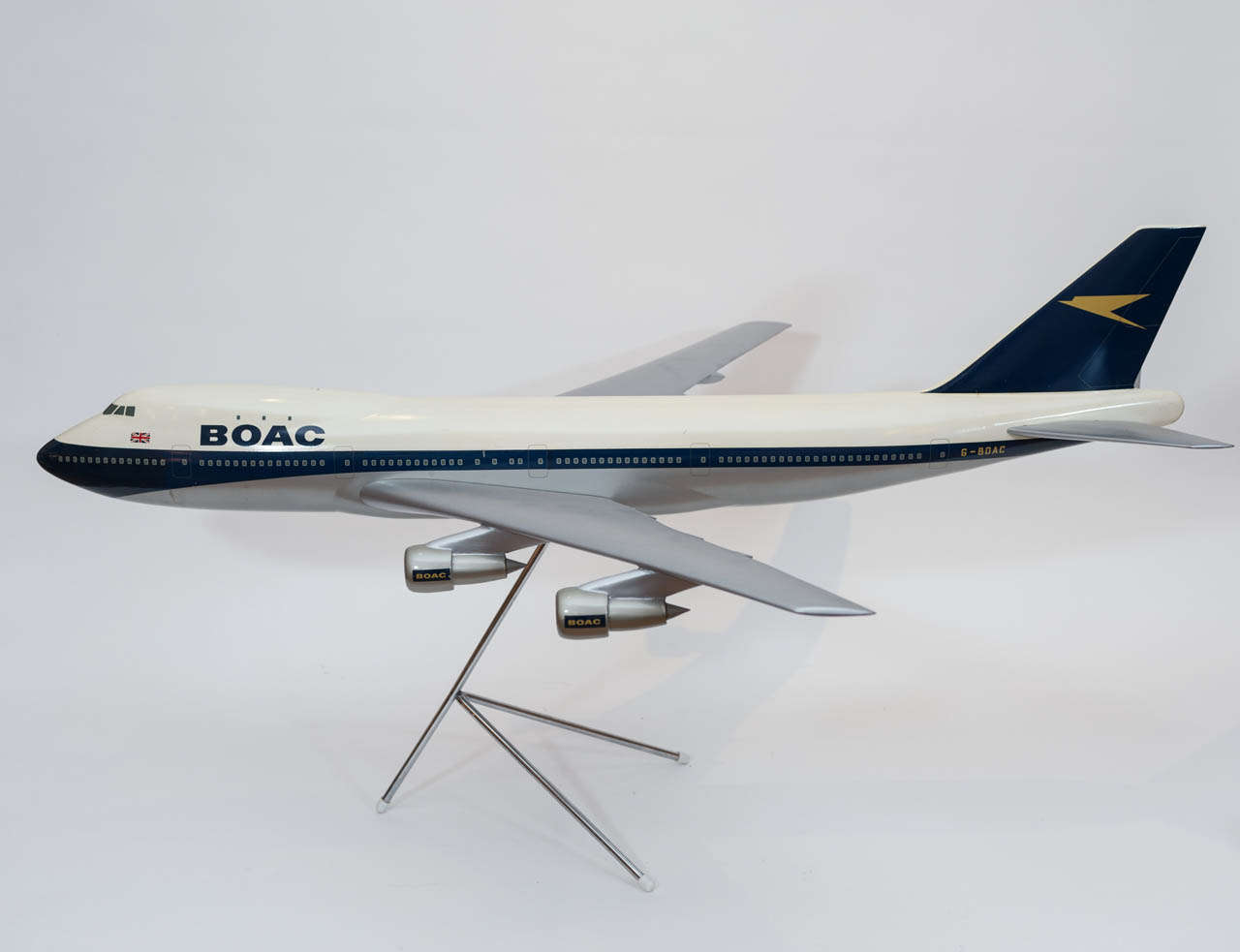 A cool and substantial model of
the iconic Boeing 747 made by Westwood Models of Great Britain for
The British Overseas Airways Corporation (BOAC)....purchased from
a travel agency by a collector.