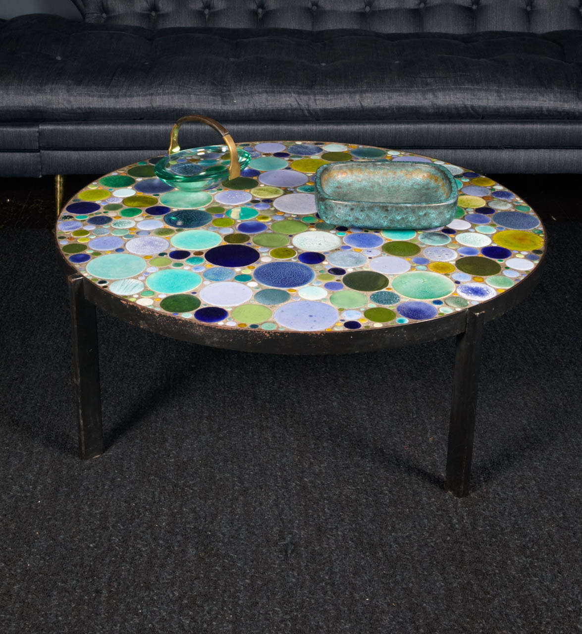 Incredible coffee table unique and original in cast iron adorned with a set of ceramic tips (about 200 in different sizes).
The beautiful range of colors from the Emeraude, turquoise, celadon, night blue, amethyst, grey blue, violet, parma, anise,