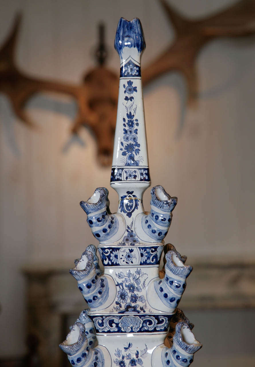 Autre Vase tulipe de Delft réalisé par Christian Dior Décor