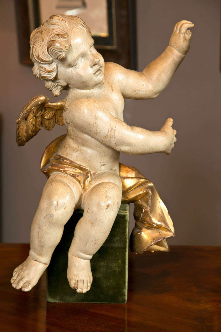 Rococo Paire de sculptures d'anges italiennes du milieu du 18ème siècle