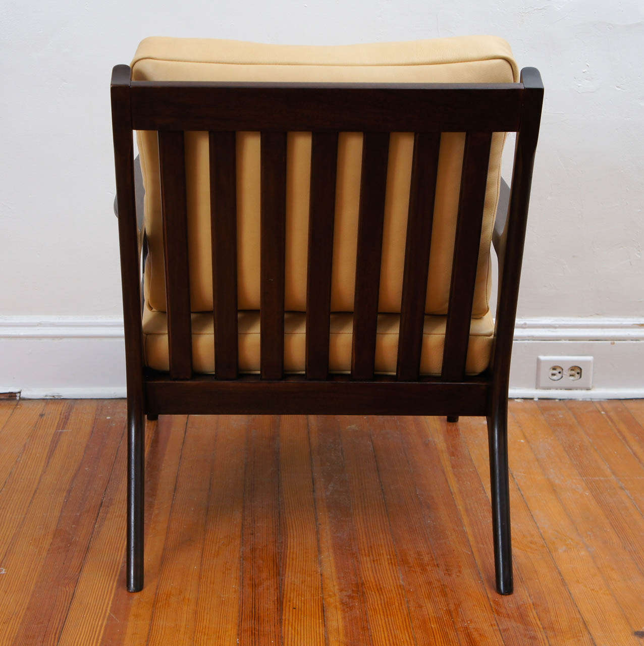 a pair of Danish style Mid Century armchairs In Excellent Condition In Canaan, CT
