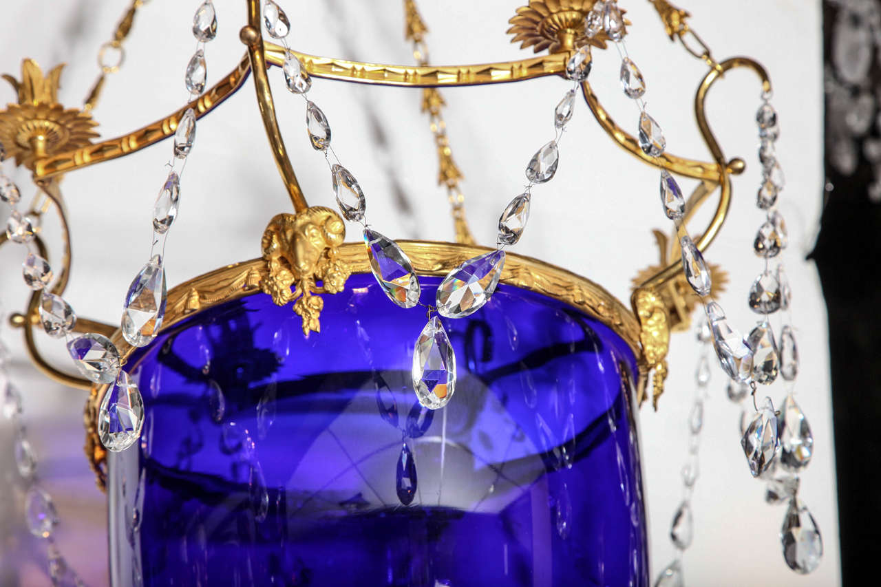 Bronze Lustre ou lanterne russe néoclassique en verre taillé et verre bleu cobalt en vente