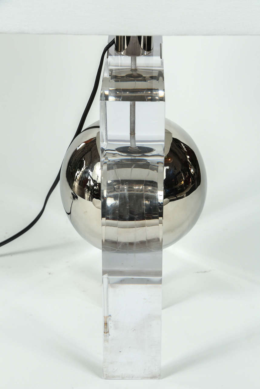 Wonderful Lucite Table Lamp, 1960s 2