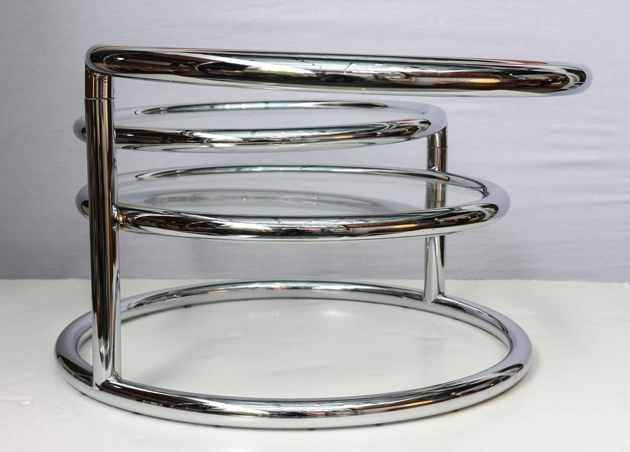 Milo Baughman Style Swivel Tiered Circles Coffee Table In Excellent Condition In Miami, FL