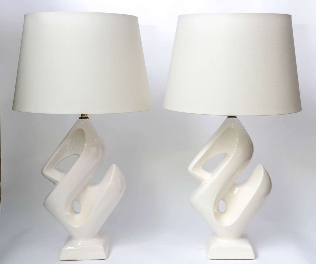 Unusual and striking, never will you find an equal to these vintage marvelous lamps. Base in white ceramic, in the shape of a stylized 