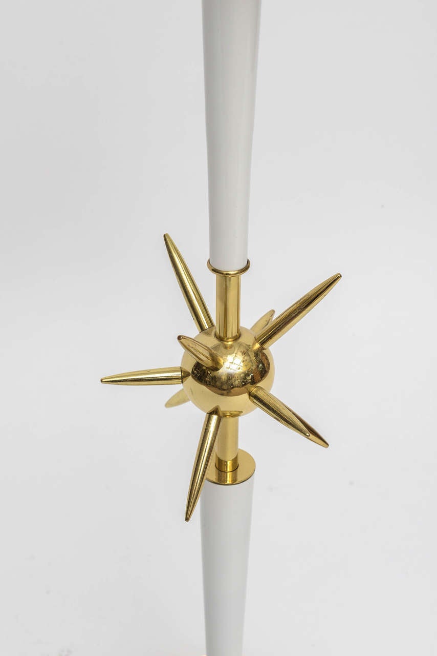 Acrylique Lampe à poser en métal en laiton, style atomique, Spoutnik, A Space Vintage en vente