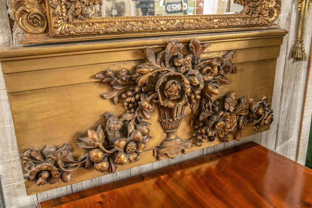 Hand-Carved Giltwood Over Door Panel In Good Condition In Woodbury, CT