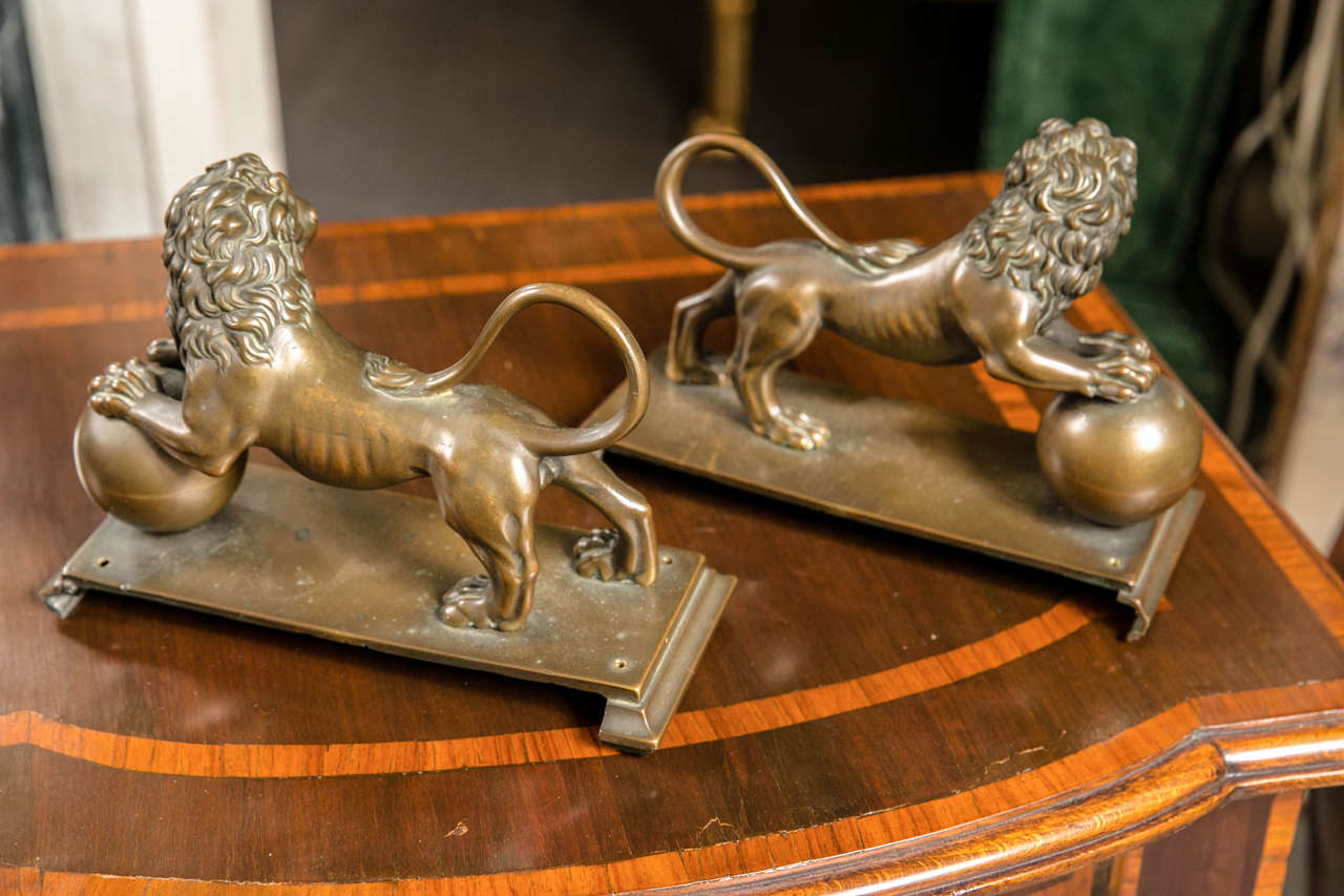 Pair of Italian 18th Century Bronze Lions In Excellent Condition In Woodbury, CT