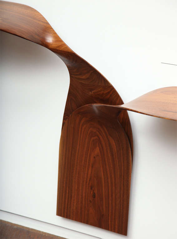 Américain Carol Egan, Console en Noyer Sculpté à la Main, États-Unis, 2012 en vente