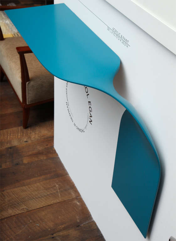 CE6

A wall-mounted sculptural shelf in molded acrylic by Carol Egan

*Available in select Pantone colors