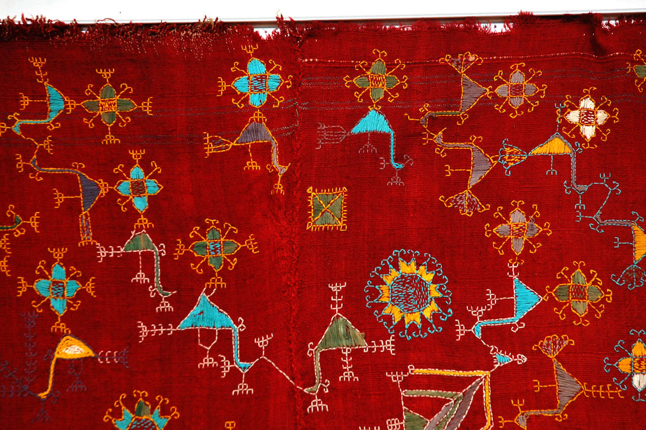 Gudjarati Indian Embroidery Wool Shawl In Good Condition In Los Angeles, CA