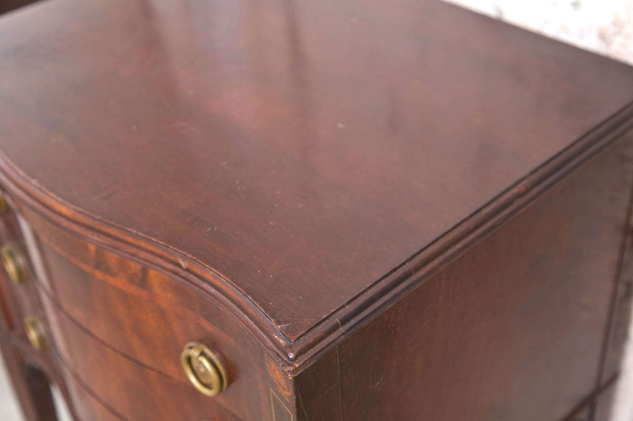 Pair Johnson-Handley-Johnson Mahogany Side Tables In Good Condition For Sale In Bedford, NY