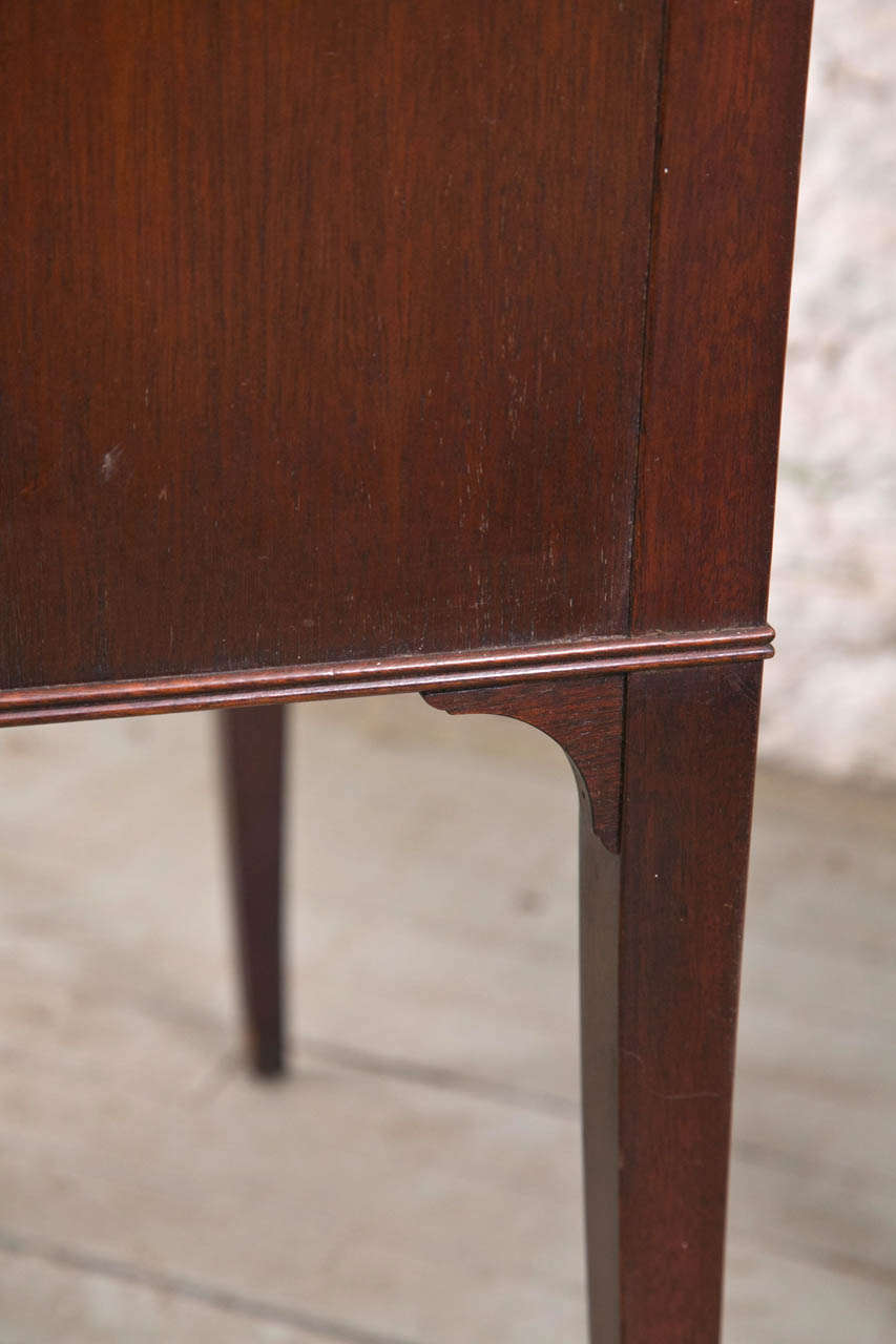 Pair JohnsonHandleyJohnson Mahogany Side Tables For Sale at 1stDibs