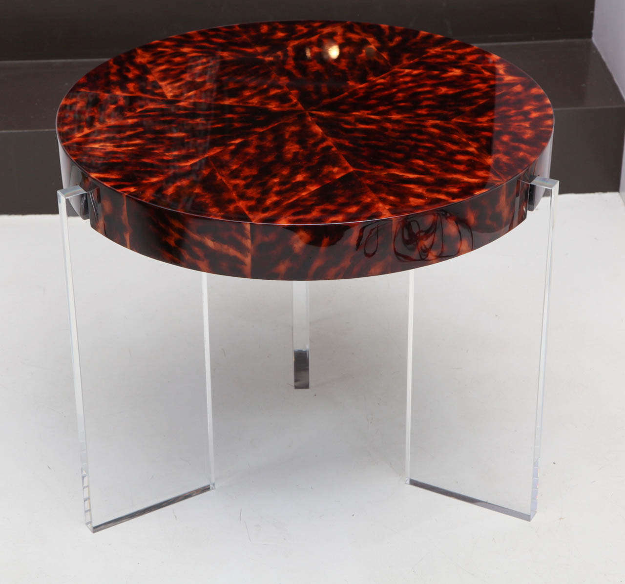 LIZ O'BRIEN EDITIONS
Round occasional table raised on three acrylic legs.
Tabletop is faux-painted to look like tortoiseshell with a high-glos lacquer finish
Custom finish and size requests can be accommodated.

“Glamorous and light-catching,