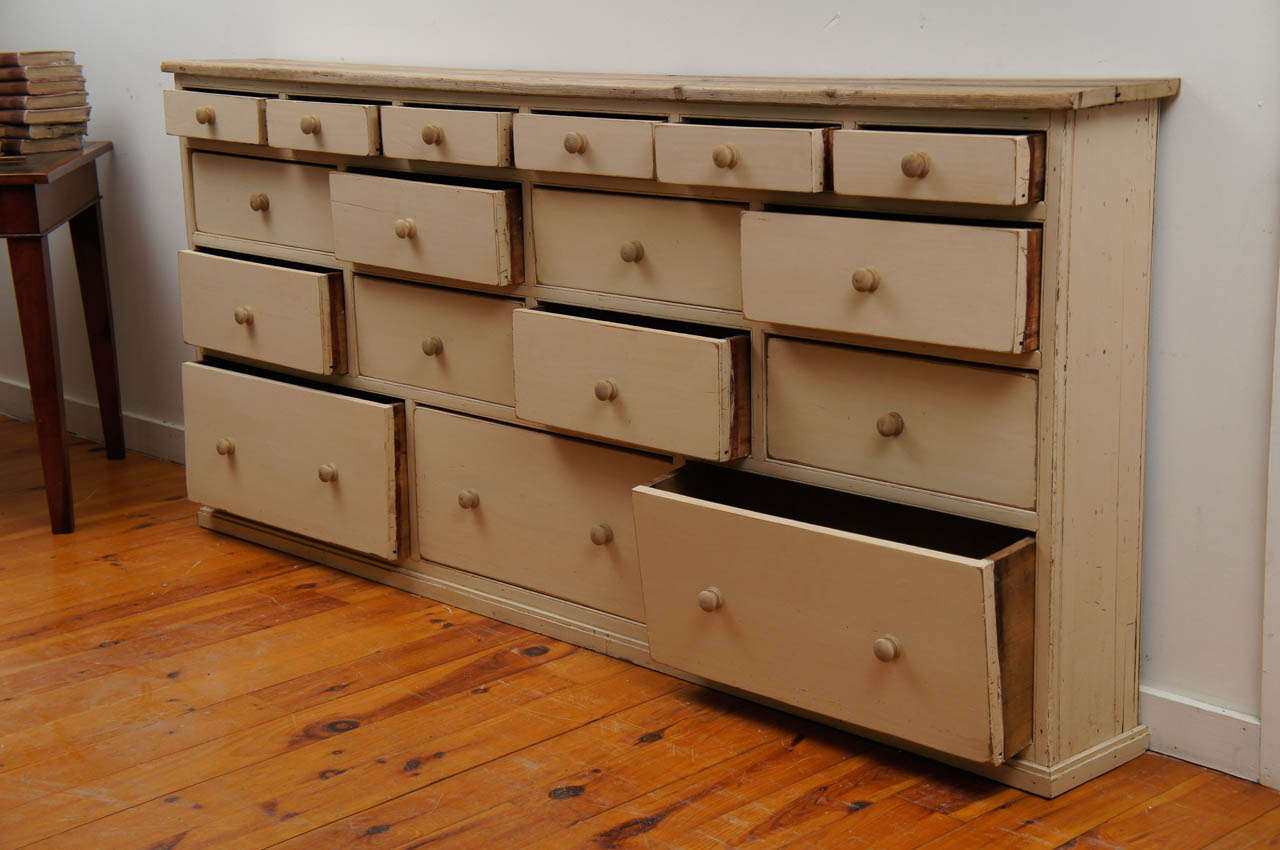 English 17 Drawer Painted Multi Base In Good Condition In Sheffield, MA