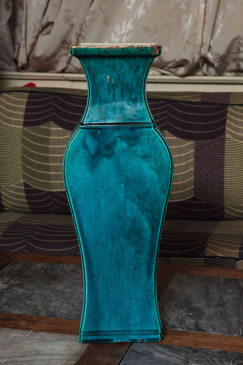 Antique Chinese deep turquoise vase In Excellent Condition For Sale In Brooklyn, NY