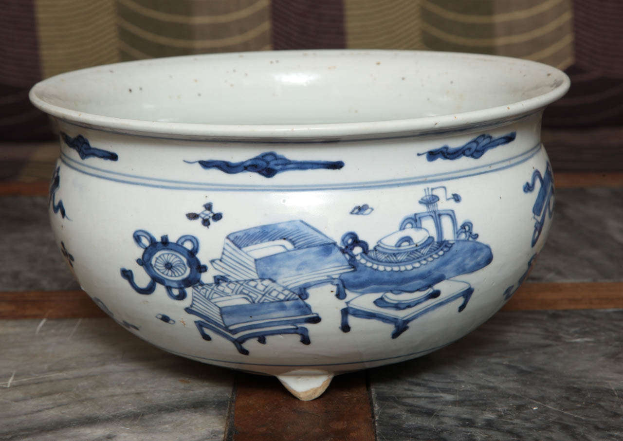 antique Blue and white Chinese export porcelain cachepot
