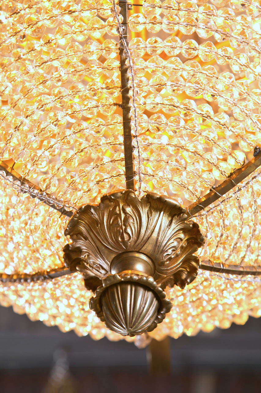 Lustre panier français ancien en bronze perlé de cristal Bon état - En vente à Stamford, CT