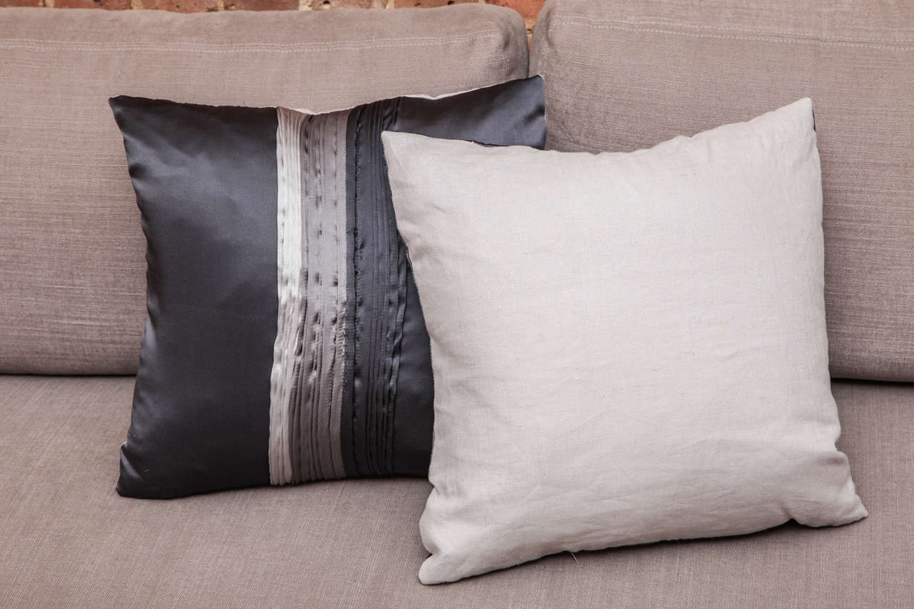 Silk Elegant Pillows with Art Deco Style In Excellent Condition For Sale In New York, NY