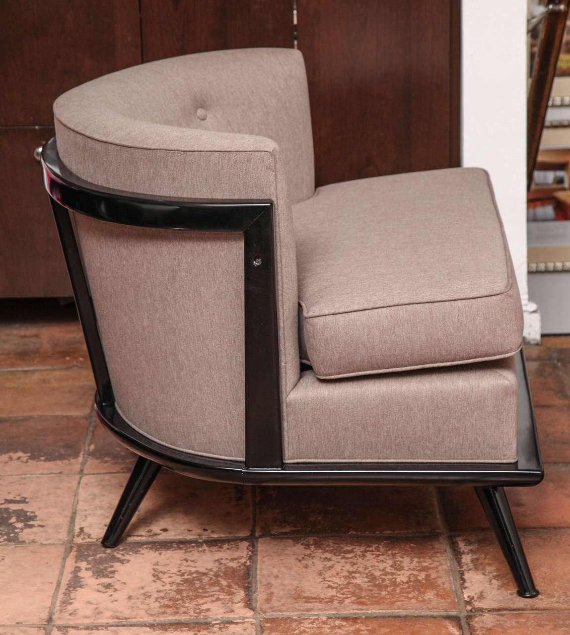 1950s American Mid-Century Modern Taupe Chair In Excellent Condition For Sale In New York, NY