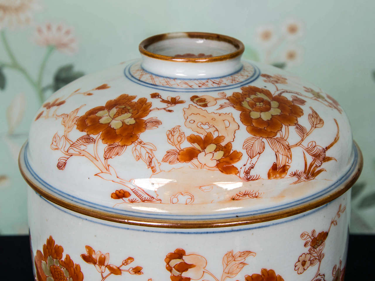 Large Chinese 18th century Bowl and Cover In Excellent Condition In London, GB