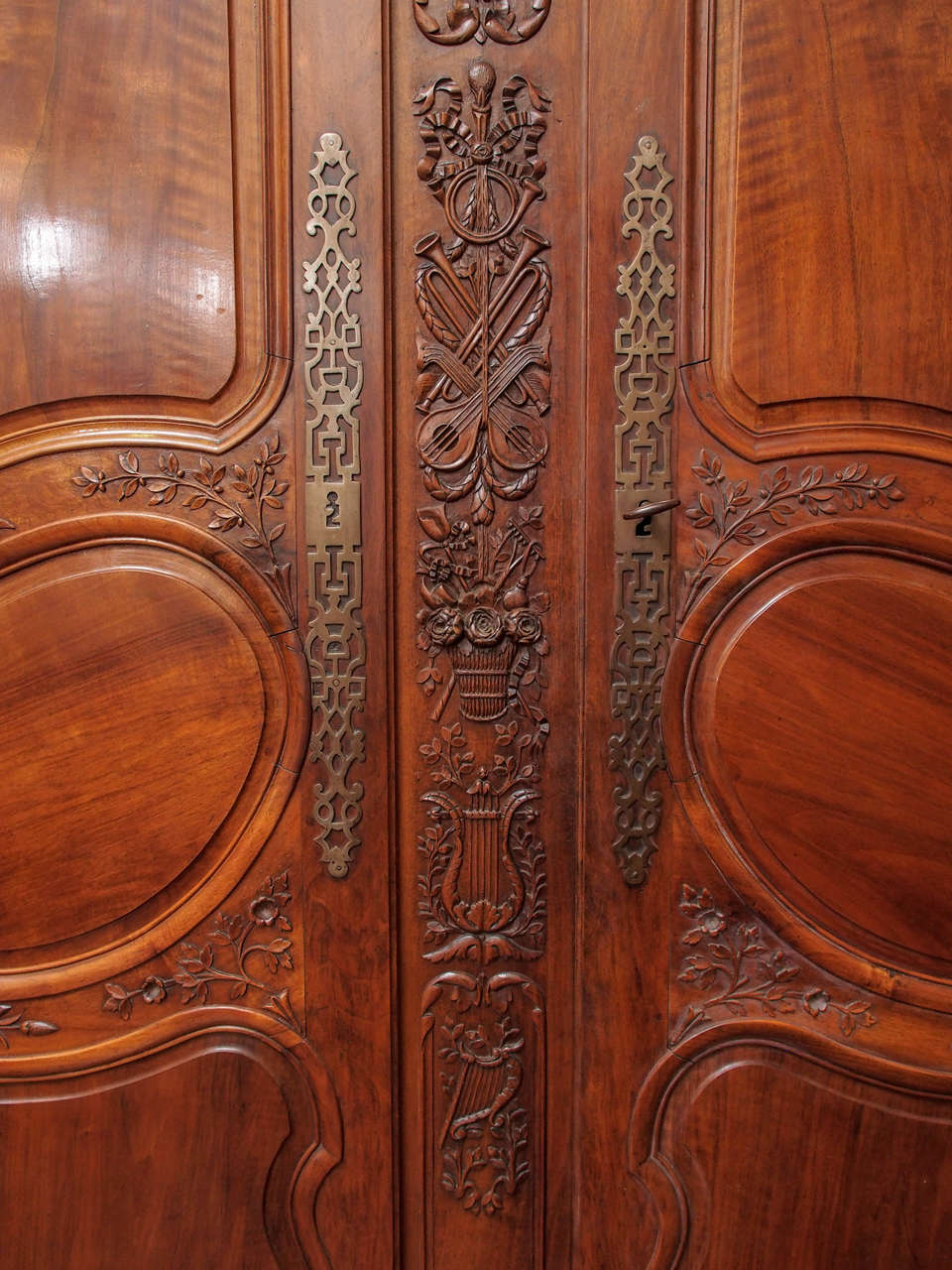 18th Century and Earlier Louis XV Walnut Armoire Du Marriage