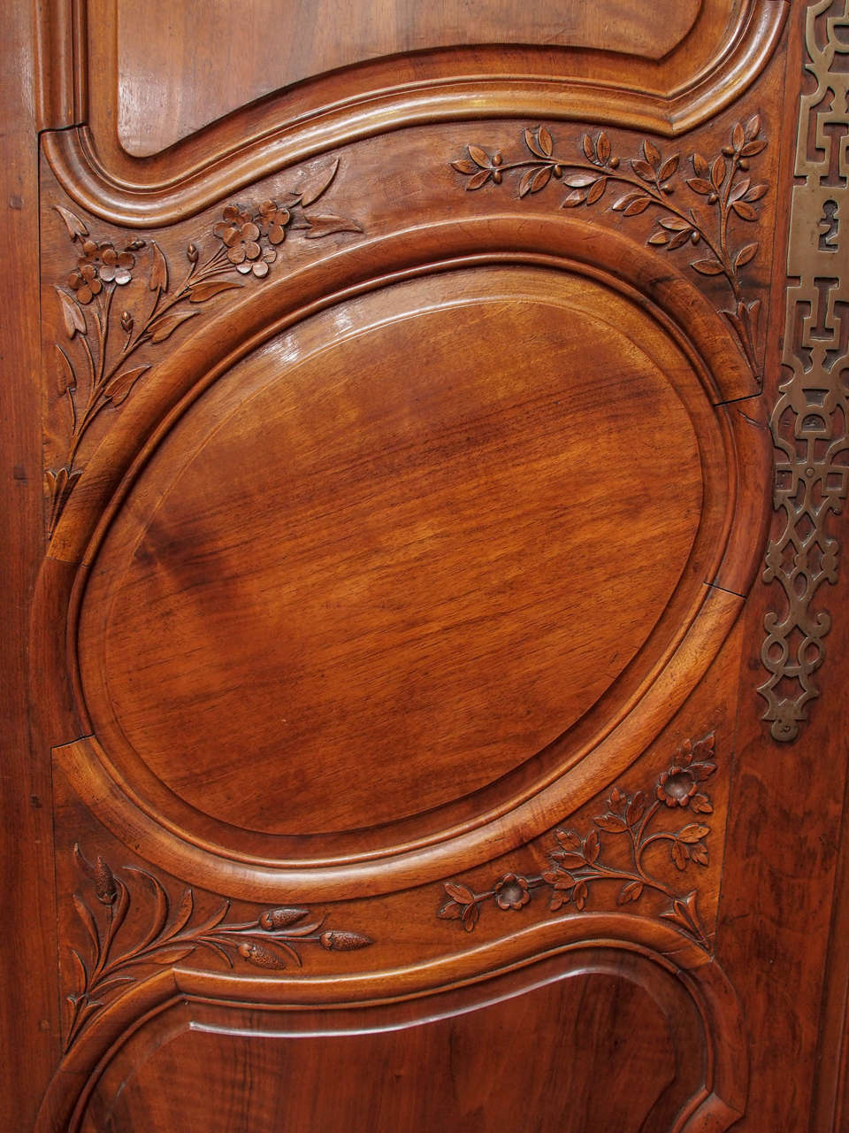 Louis XV Walnut Armoire Du Marriage 2