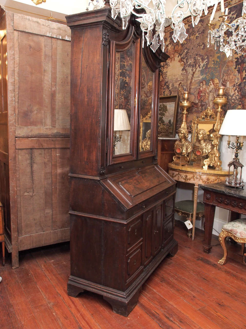 Late 17th Century-Early 18th Century Italian Walnut Secretaire Bookcase For Sale 6