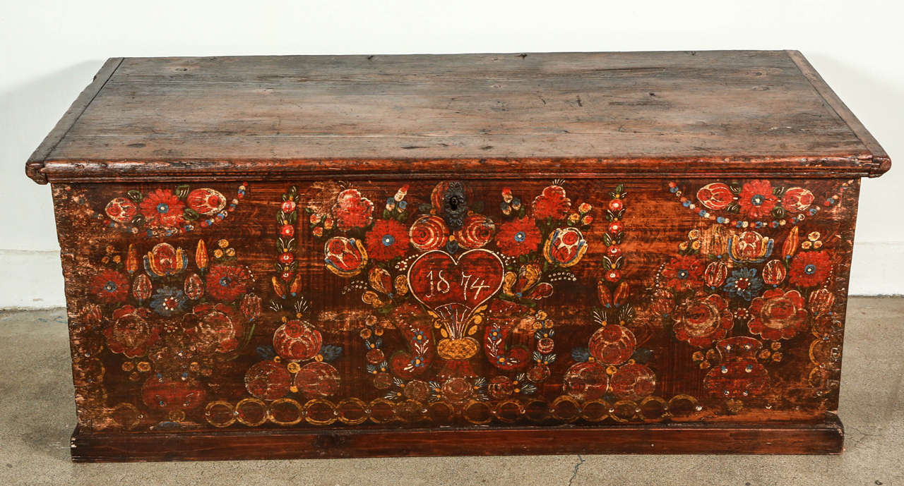 Large 19th century Spanish Moorish hand-painted wooden dowry blanket trunk.
Antique Hispano Moresque wedding dowry chest.
Very nice patina, nai¨f painting with date of 1874 in front.
Museum quality.
Great for a Moroccan Berber Tribal style room
