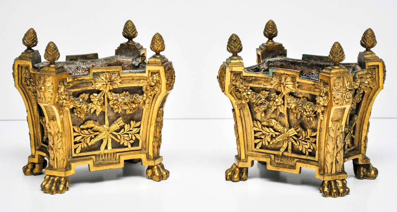 Fine rectangular Louis XVI jardinières with original tole liners. Gilt bronze with original patination, France, circa 1760.