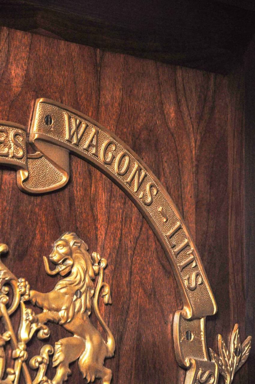 French Logo of Wagon Lits Company Mounted on Walnut Plaque, circa 1920 For Sale 3