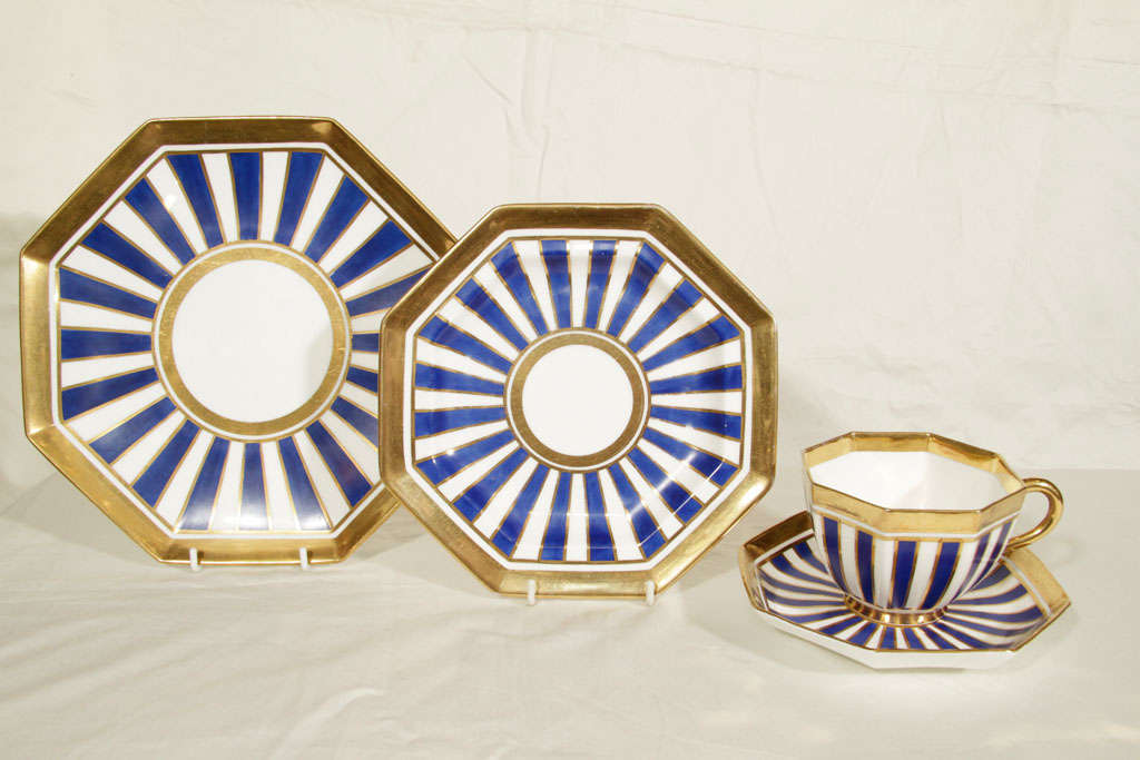 A Group of 10 Wedgwood Breakfast Cups, Saucers and  Tea Plates 2