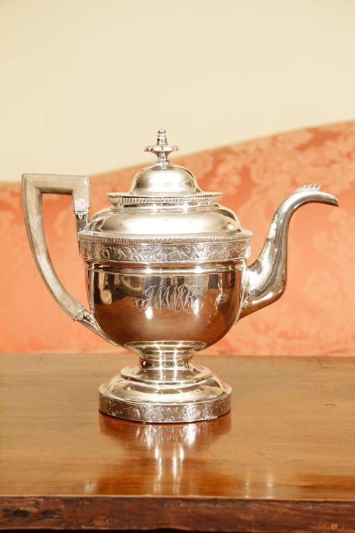American Silver Tea Pot And Sugar Bowl In Good Condition For Sale In New York, NY