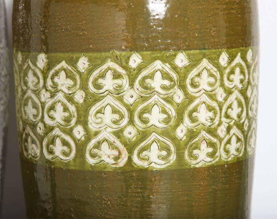 Substantial Pair Aldo Londi for Bitossi Olive & Green Moresque Ceramic Lamps In Good Condition In Bainbridge, NY