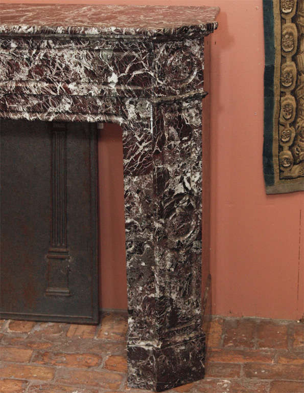 Fine French Louis XVI period marble mantle with simple carved decoration, from the Southwest of France, circa 1790