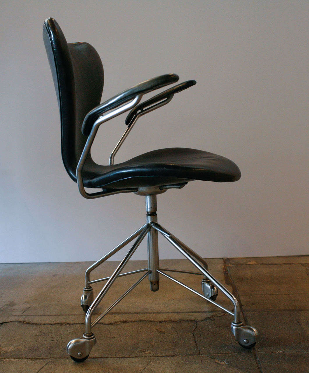 Arne Jacobsen 'Seven' Series Chair , Denmark In Excellent Condition In Los Angeles, CA