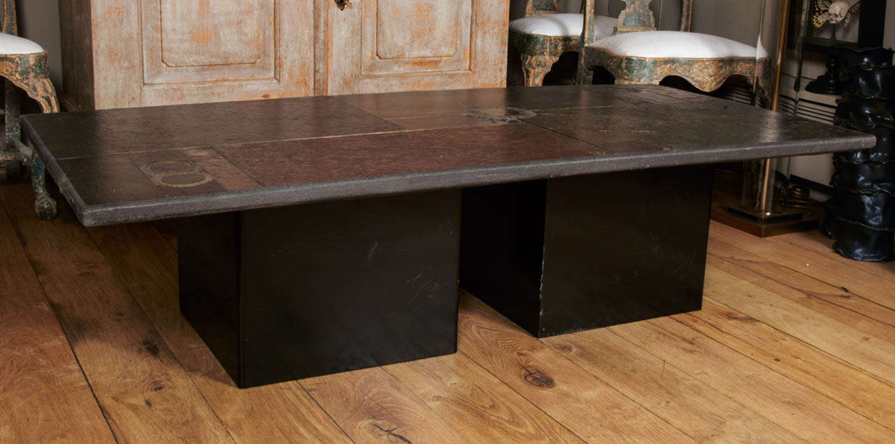Paul Kingma Coffee Table with Slate Stone Top and Brass Inlay circa 1980 In Excellent Condition In Paris, FR