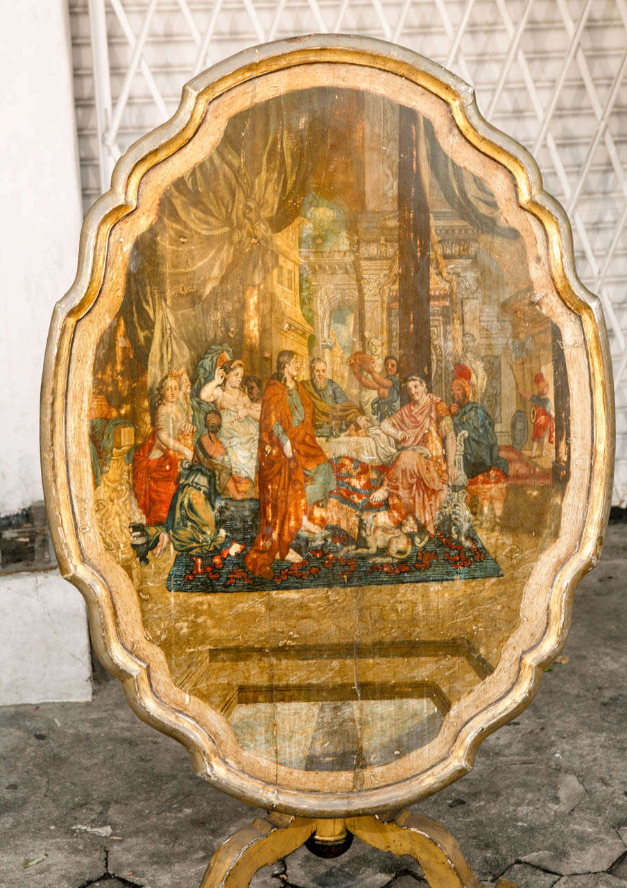 Italienischer handbemalter Flip-Top-Tisch aus vergoldetem Holz, 18. Jahrhundert (18. Jahrhundert und früher) im Angebot