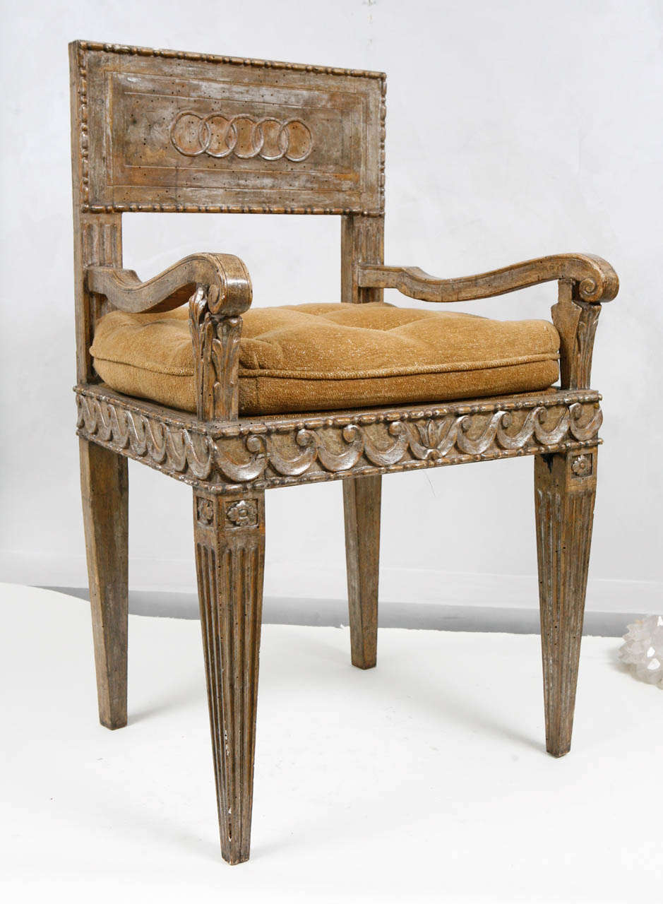 Groupe de quatre fauteuils italiens du XVIIIe siècle Bon état - En vente à Los Angeles, CA