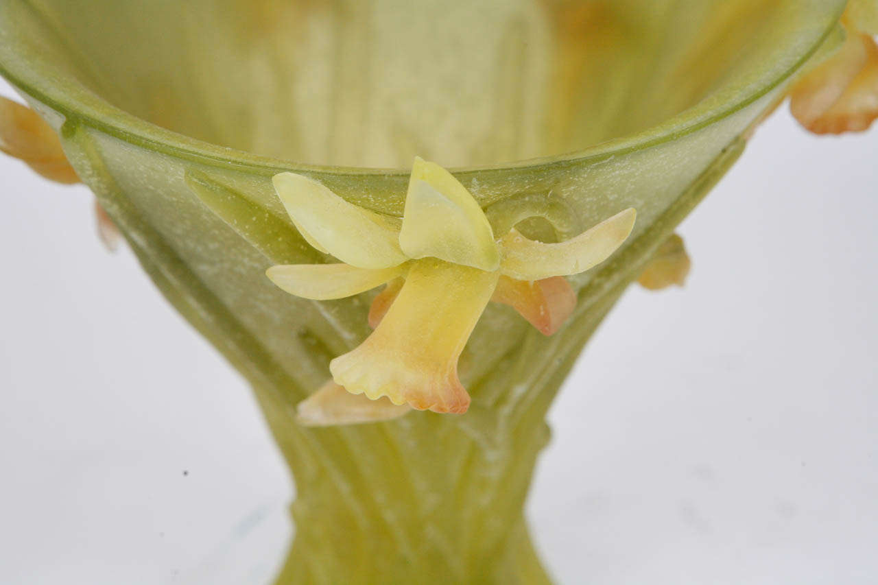 Vase Daum français avec détails en jonquille 3