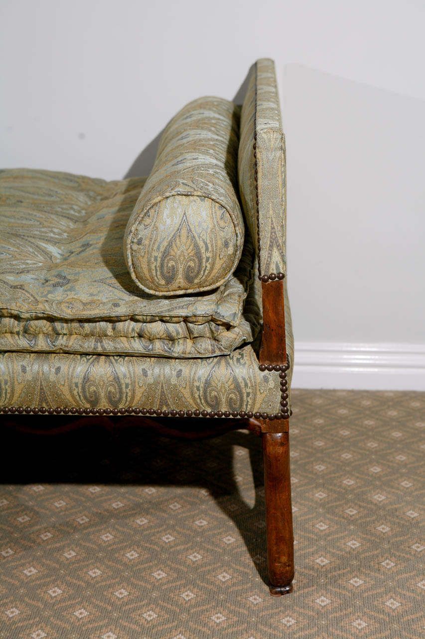 18th Century French Walnut Os du Mouton Chaise Longue In Excellent Condition In Los Angeles, CA