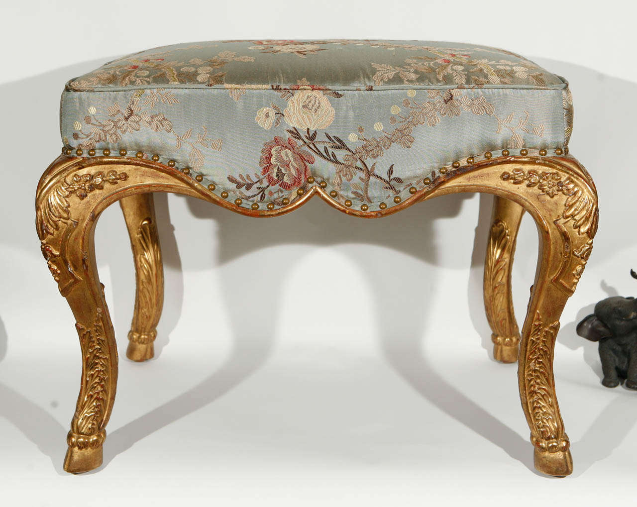 Italian Style 22-Karat Giltwood Stool with Hoof Feet In Excellent Condition In Los Angeles, CA