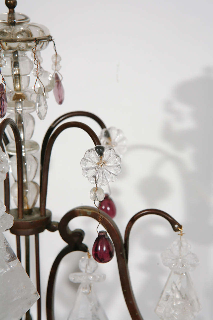 Cristal de roche Paire de girandoles françaises du 19ème siècle en bronze et cristal en vente