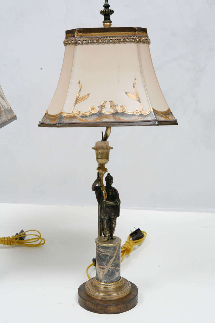 XIXe siècle Paire de vases du 19ème siècle Français  Lampes à bougeoirs bronze en vente