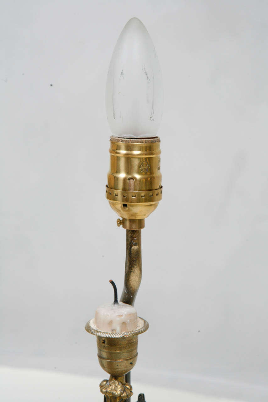 Paire de vases du 19ème siècle Français  Lampes à bougeoirs bronze en vente 3