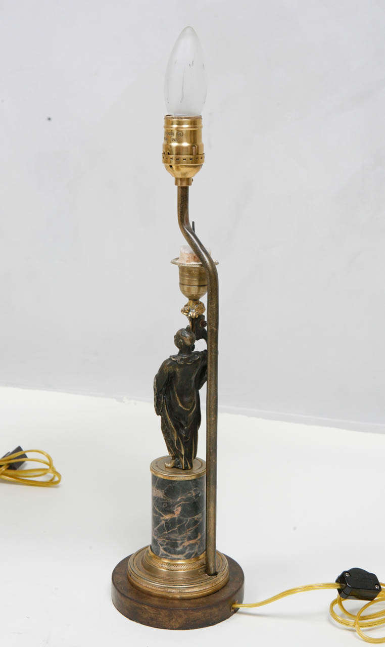Paire de vases du 19ème siècle Français  Lampes à bougeoirs bronze en vente 4