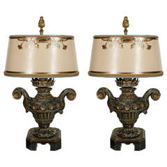 Pair of Late 18th Century Italian Giltwood Urn Lamps 7