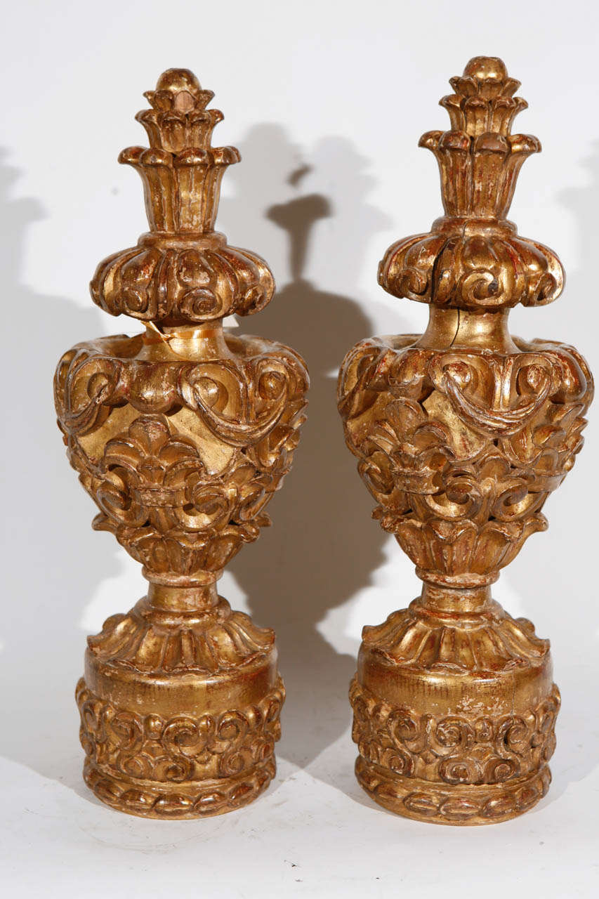 18th c. Pair of finely carved Italian Giltwood Fragments